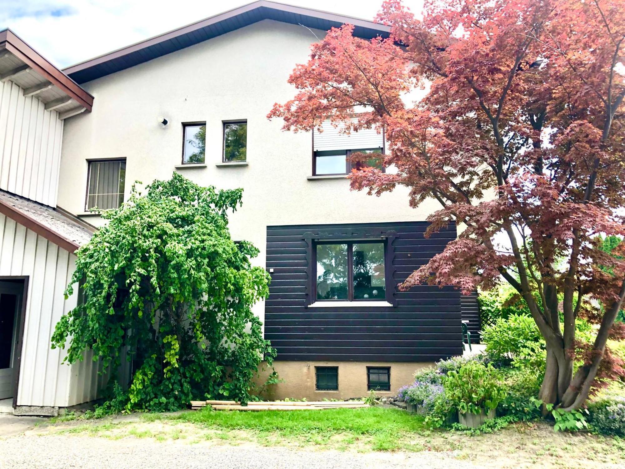 Crown Living Design Apartment - 2 Schlafzimmer - Kueche - Gratis Parkplatz - Abstellraum Fuer Fahrraeder/Ski Mader Exterior foto